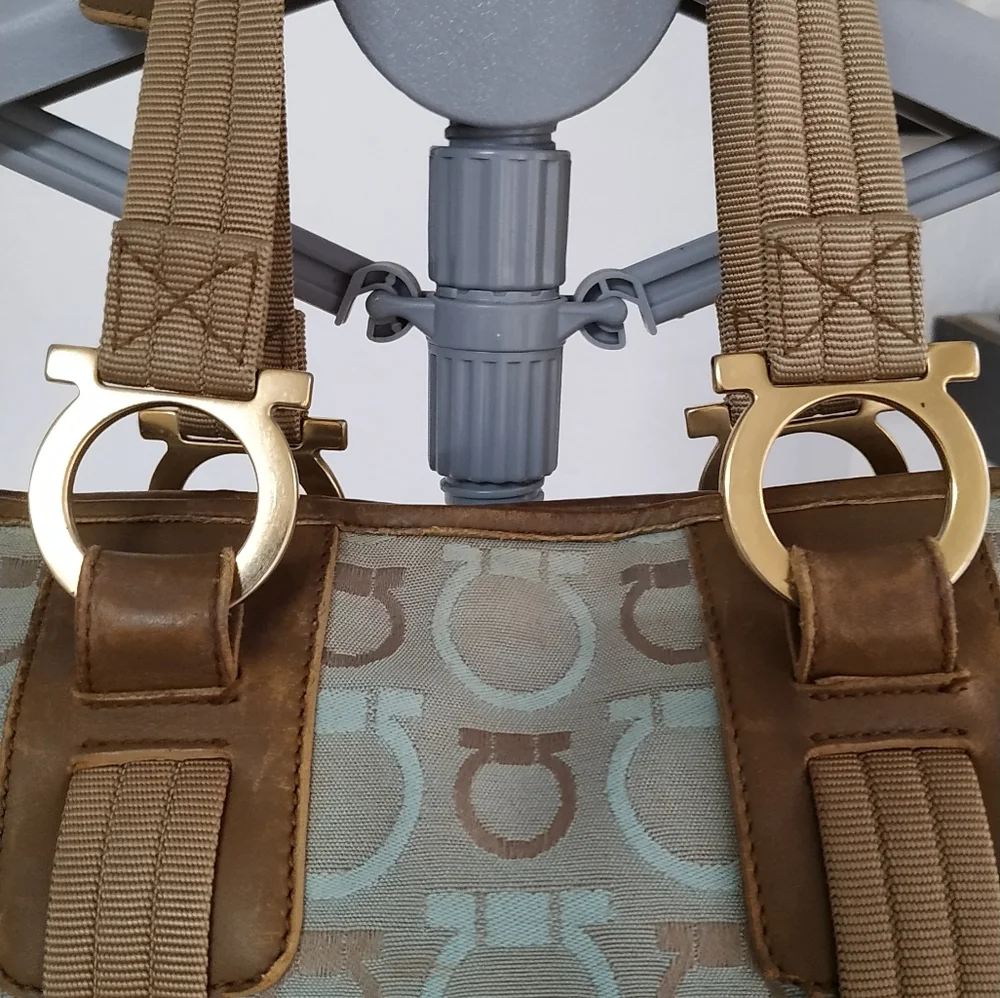 Salvatore Ferragamo Gancini Handbag AF215373 (Authentic ) - Picture 11 of 17